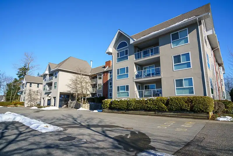 212 19835 64 AVENUE - photo 2 of 32