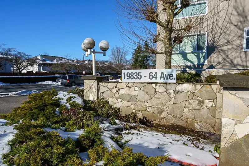 212 19835 64 AVENUE - photo 3 of 32