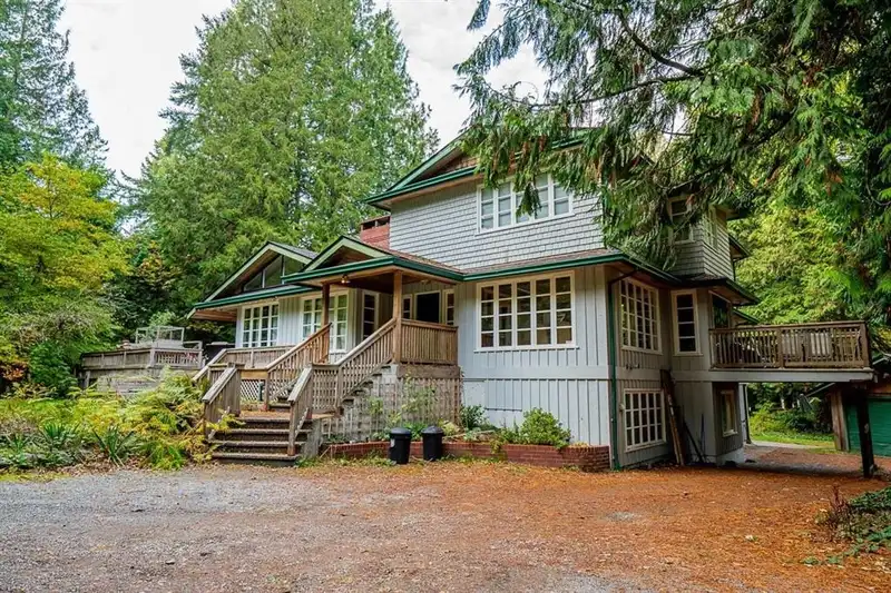 13127 28 AVENUE - photo 3 of 12