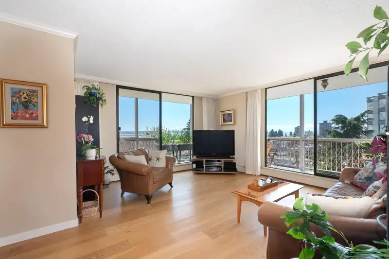 402 1390 DUCHESS AVENUE - photo 4 of 28