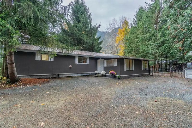 10821 N POPKUM ROAD - photo 2 of 40