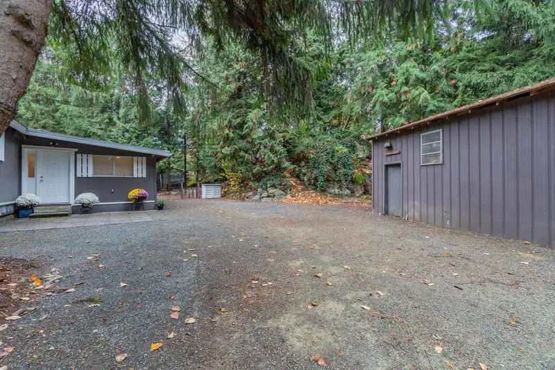 10821 N POPKUM ROAD - photo 3 of 40