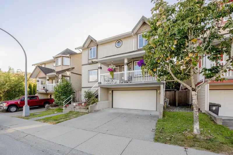 6615 205 STREET - photo 2 of 38