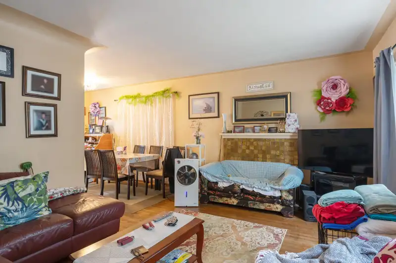 5454 MELBOURNE STREET - photo 3 of 22