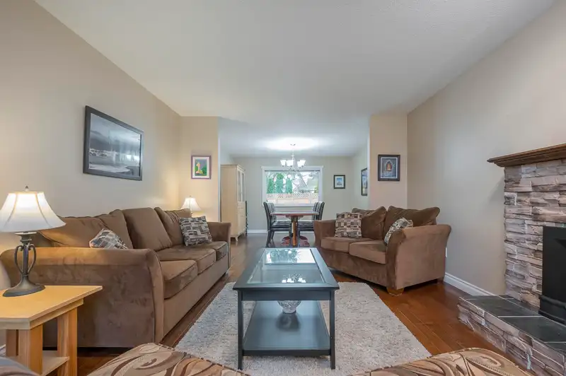 19883 34A AVENUE - photo 4 of 40