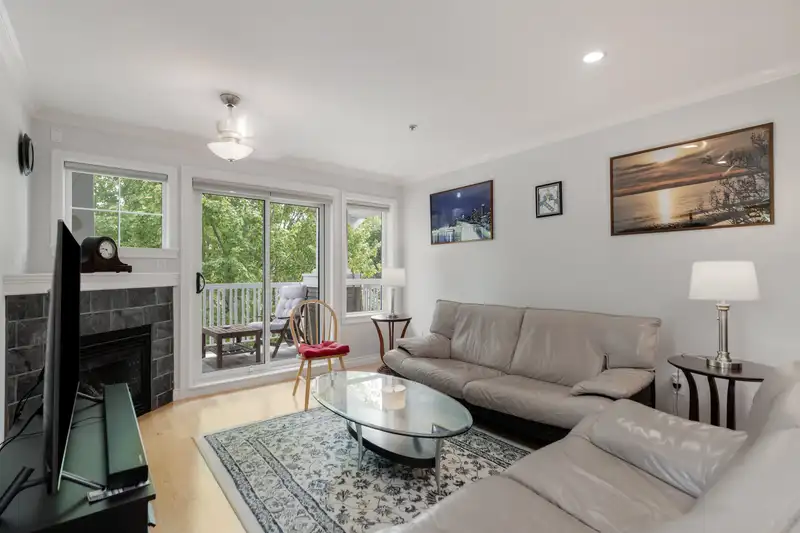 305 20750 DUNCAN WAY - photo 2 of 15