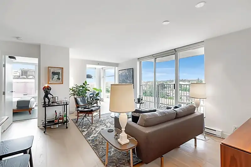 905 328 E 11TH AVENUE - photo 3 of 26