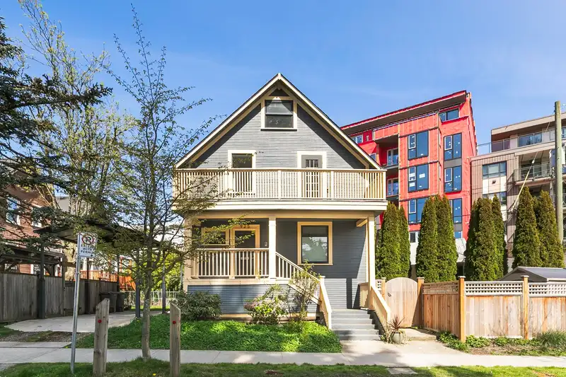 925 E 19TH AVENUE - photo 1 of 40