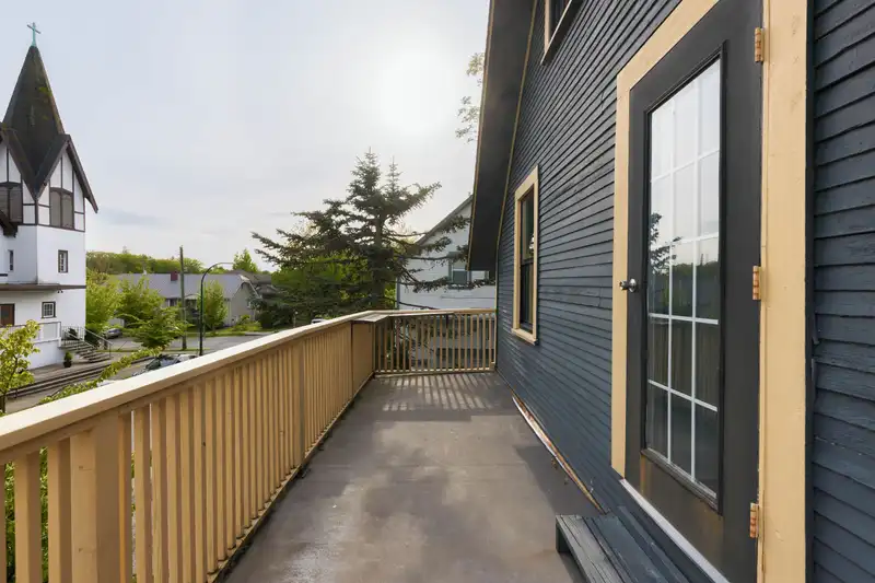 925 E 19TH AVENUE - photo 4 of 40