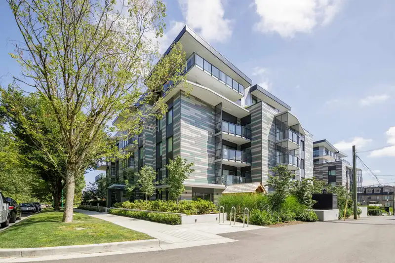 205 488 W 58TH AVENUE - photo 1 of 15