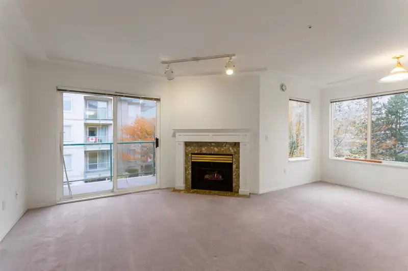 310 20443 53RD AVENUE - photo 4 of 21