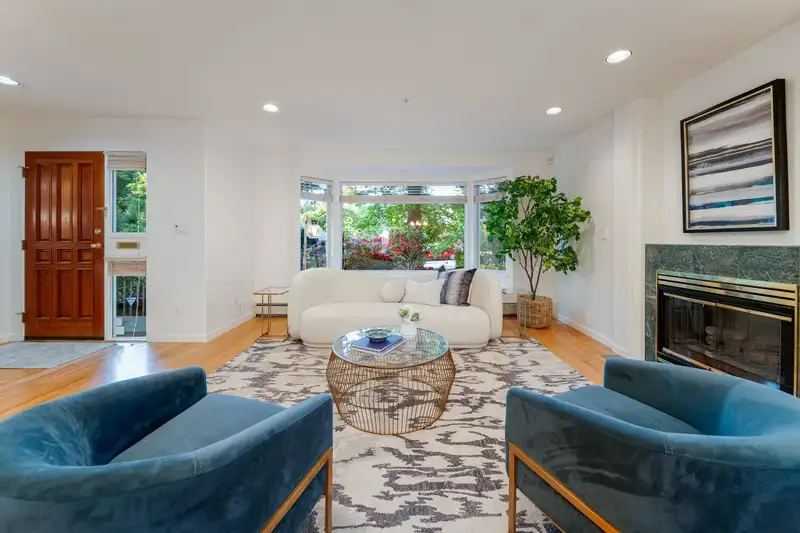 4682 W 14TH AVENUE - photo 4 of 34