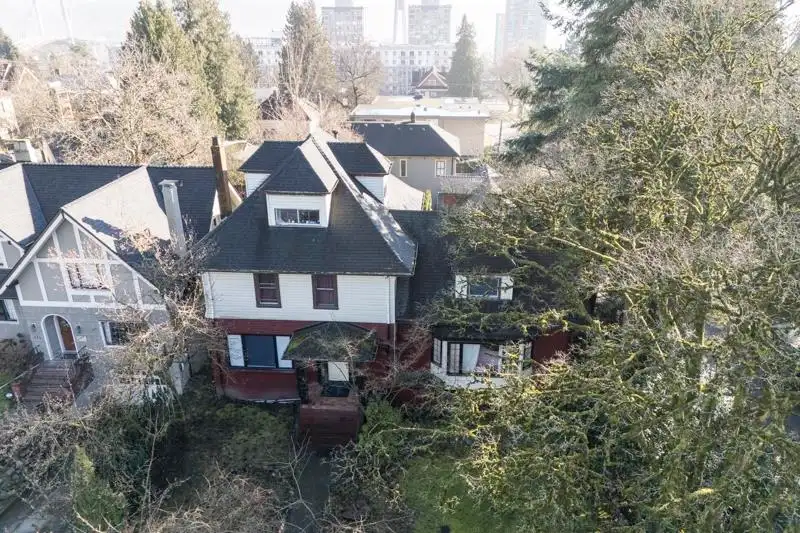 118 QUEENS AVENUE - photo 4 of 21