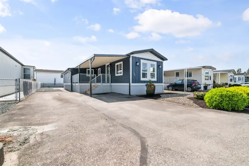 39 9055 ASHWELL ROAD - photo 3 of 32