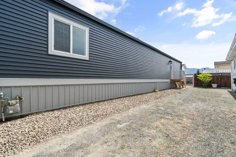 39 9055 ASHWELL ROAD - photo 4 of 32