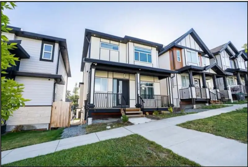 6258 147B STREET - photo 2 of 31