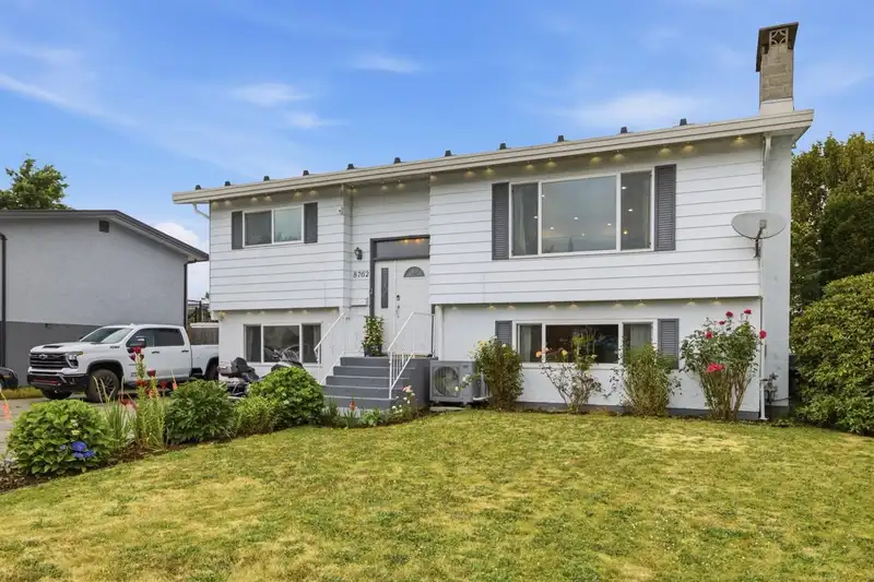 8762 CORNWALL CRESCENT - photo 2 of 40