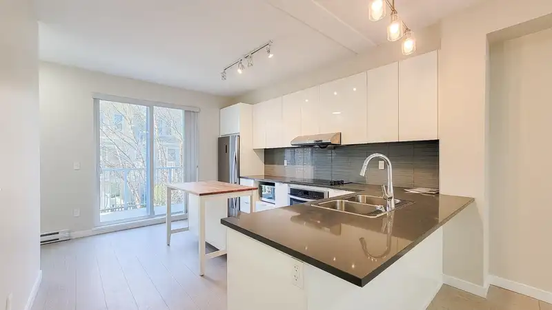 100 5550 ADMIRAL WAY - photo 2 of 36