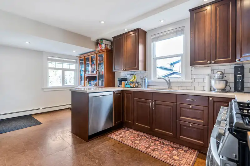 125 N GILMORE AVENUE - photo 4 of 40