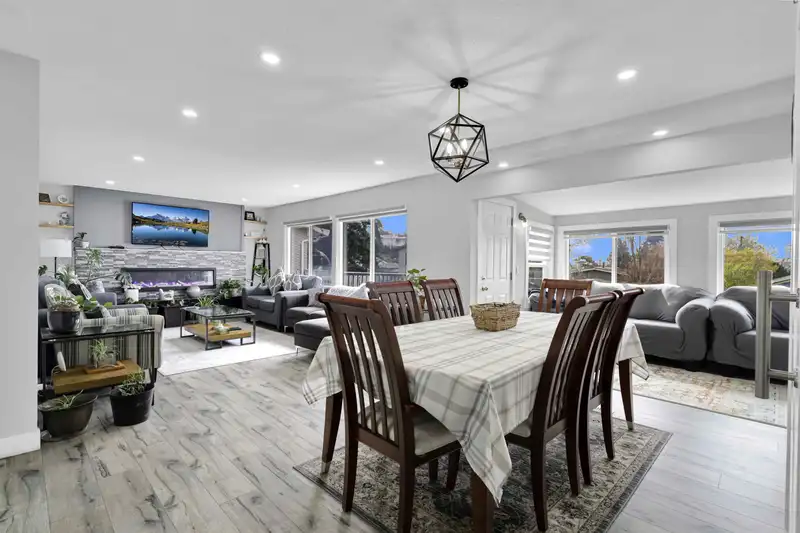 14704 16A AVENUE - photo 1 of 40
