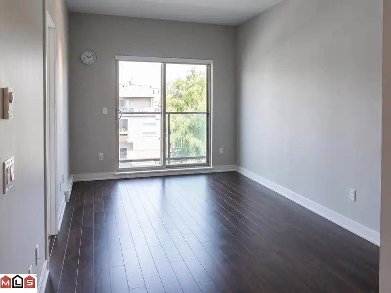 302 20460 DOUGLAS CRESCENT - photo 3 of 17