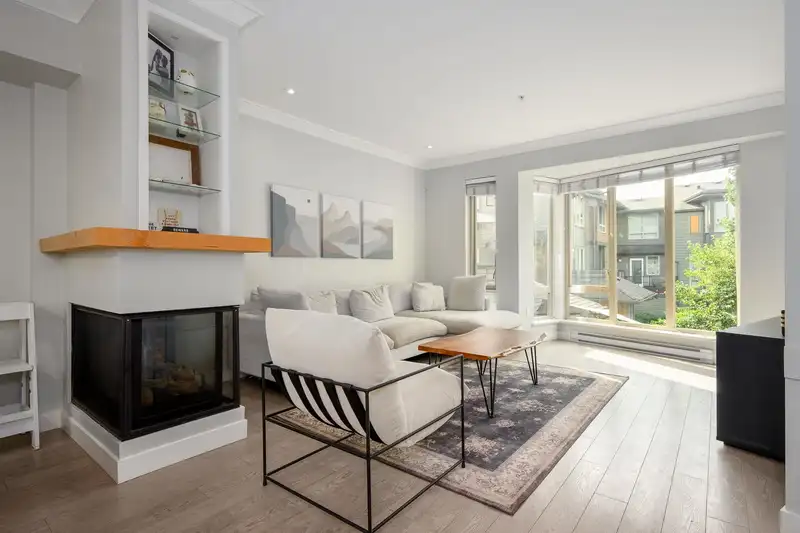 20 757 ORWELL STREET - photo 1 of 36
