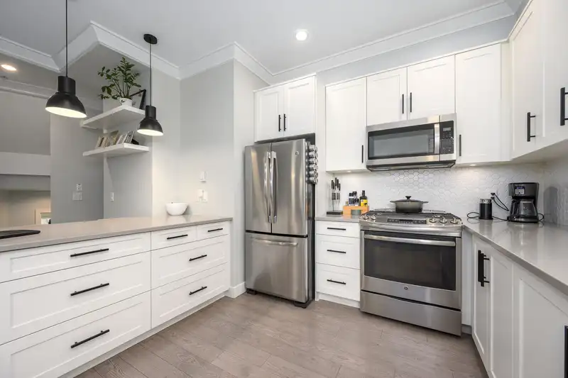 20 757 ORWELL STREET - photo 2 of 36
