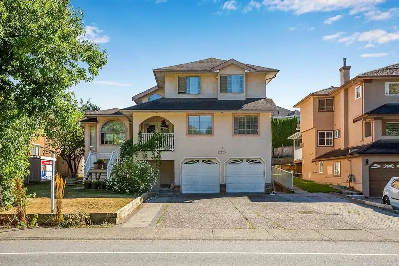 12224 68 AVENUE - photo 1 of 40