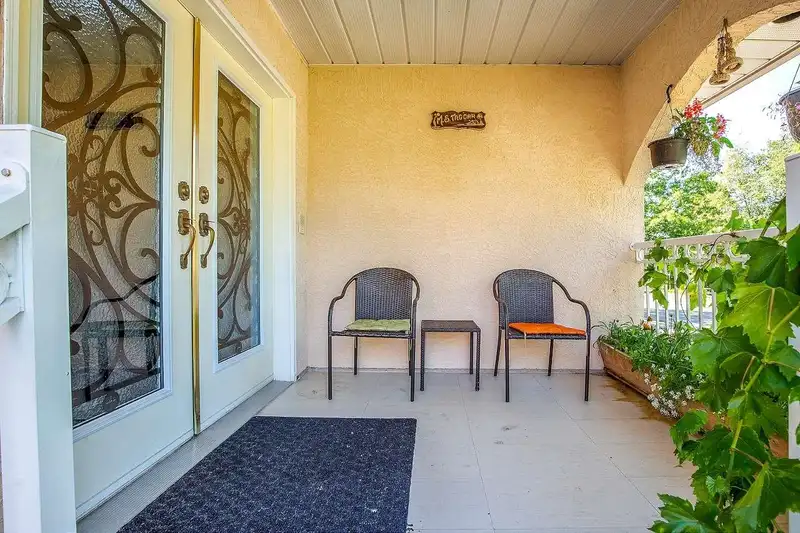 12224 68 AVENUE - photo 3 of 40