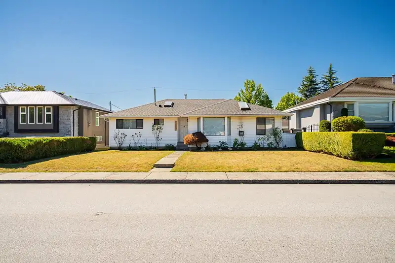 6546 DUNNEDIN STREET - photo 2 of 39