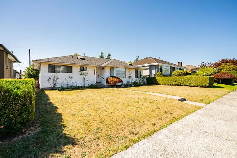 6546 DUNNEDIN STREET - photo 3 of 39
