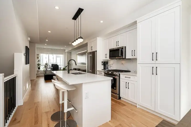 22 19624 56 AVENUE - photo 3 of 25