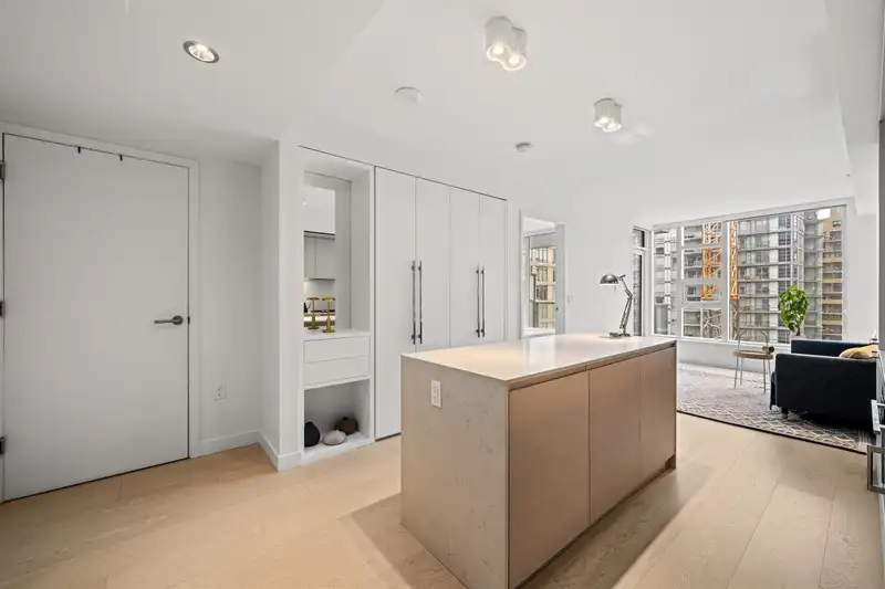 1009 1289 HORNBY STREET - photo 1 of 19