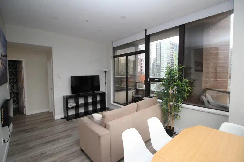 508 1010 HOWE STREET - photo 2 of 7