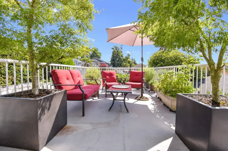 933 HABGOOD STREET - photo 3 of 36