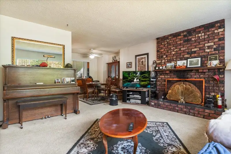 19426 63A AVENUE - photo 4 of 36