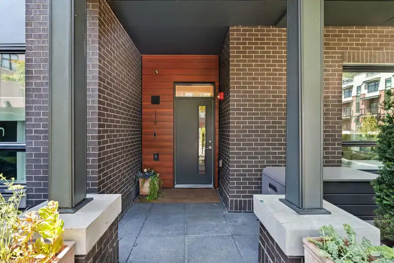 119 2035 GLENAIRE DRIVE - photo 3 of 39