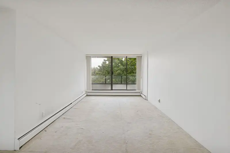 301 1995 BEACH AVENUE - photo 3 of 22