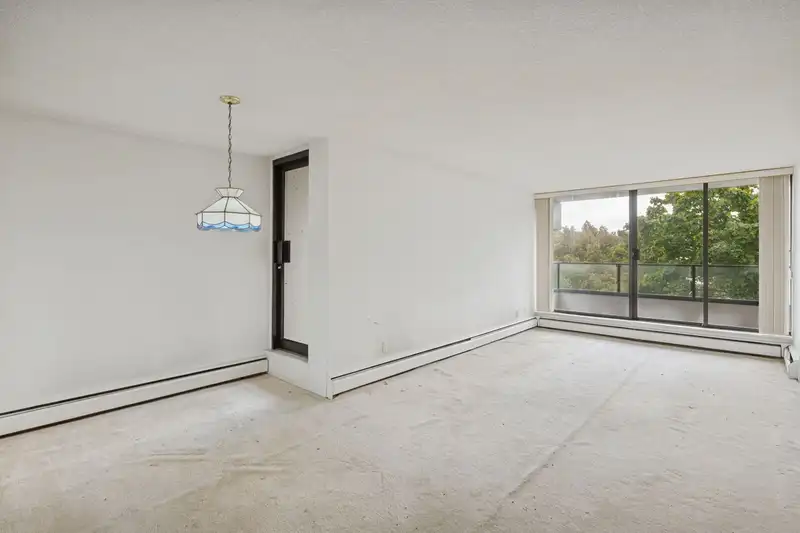 301 1995 BEACH AVENUE - photo 4 of 22