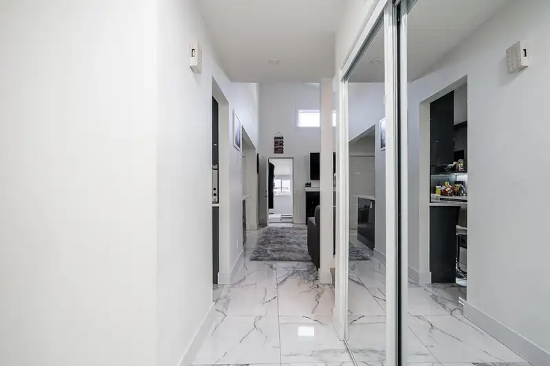 13941 80A AVENUE - photo 4 of 33
