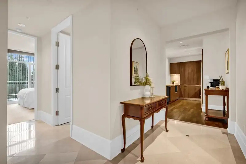 401 568 WATERS EDGE CRESCENT - photo 3 of 32