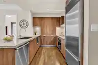 401 568 WATERS EDGE CRESCENT - thumbnail 7