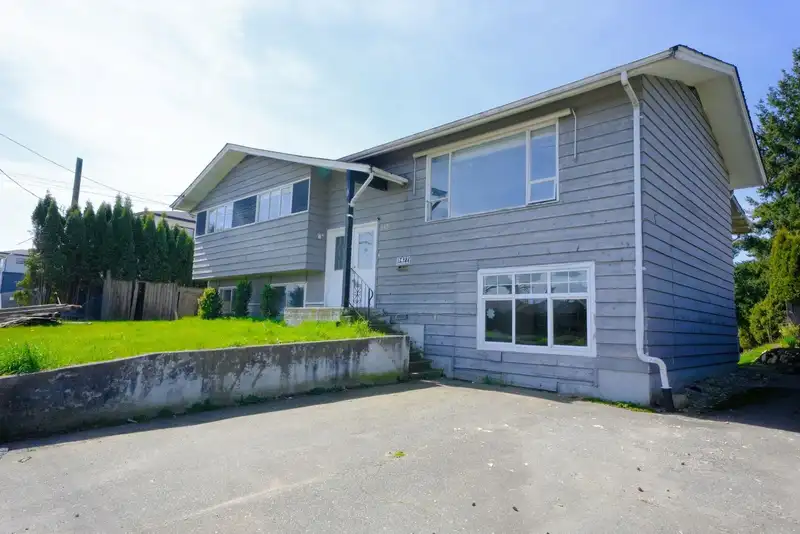 1477 MCCALLUM ROAD - photo 3 of 20