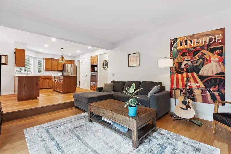14370 83 AVENUE - photo 3 of 34