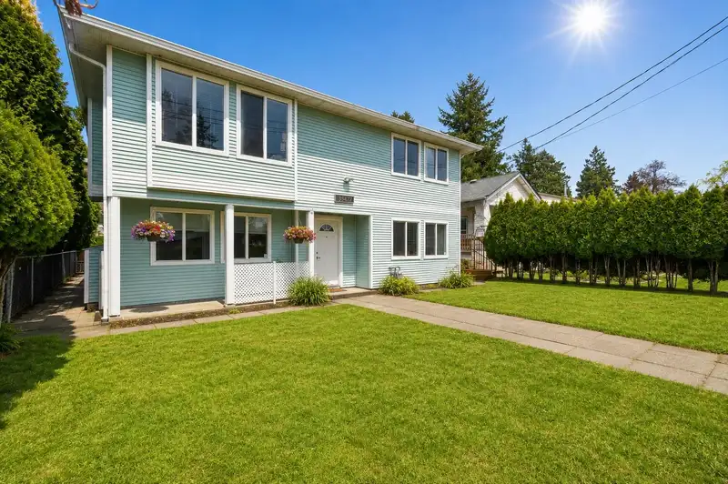 33477 7TH AVENUE - photo 1 of 39