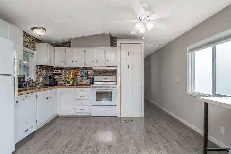 33 2315 198 STREET - photo 3 of 30