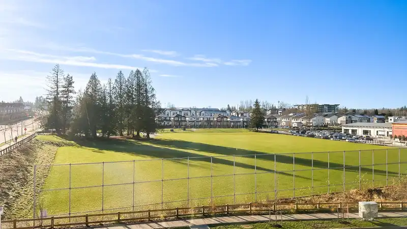 20185 83 AVENUE - photo 1 of 34