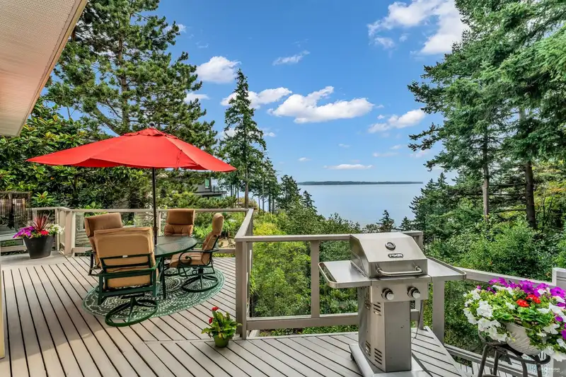 14104 MARINE DRIVE - photo 4 of 40