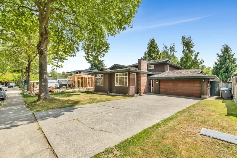 12881 CARLUKE CRESCENT - photo 2 of 35