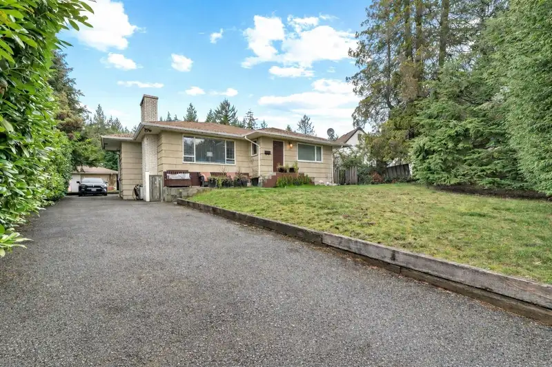 3955 HIGHLAND BOULEVARD - photo 1 of 20